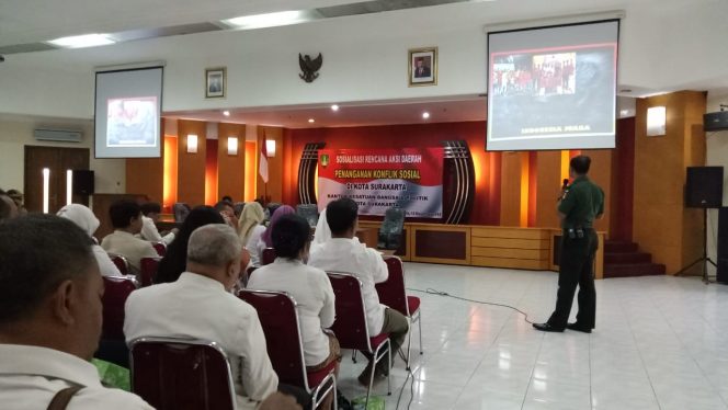 
 Kesbangpol Kota Surakarta : Kasdim Solo Beri Materi Sosialisasi Rencana Aksi Daerah Dalam Penanganan Konflik Sosial