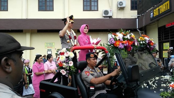 
 Acara Farewell Parade Brigjend Pol Dr. Dadang Hartanto SH.,S.I.K.,M.Si kepada Kombes Pol Jhonny Edizon Isir S.I.K.,M.T.C.P Berlangsung Sukses