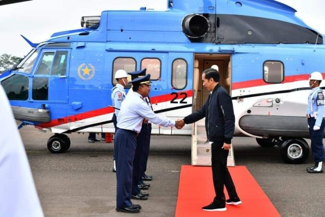 
 Di Atas Helikopter, Jokowi – Doni Bahas Vetiver