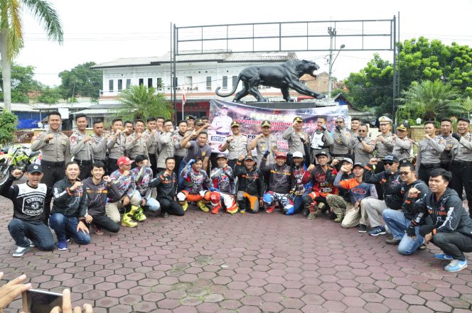 
 Kapolresta Bandung Lepas 50 Offroader Untuk Pendistribusian Bantuan Di Bogor