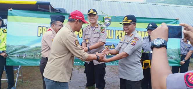 
 250 Pohon Ditanam Di Bumi Perkemahan Kiara Payung Kab.Sumedang Oleh Dir Binmas Polda Jabar