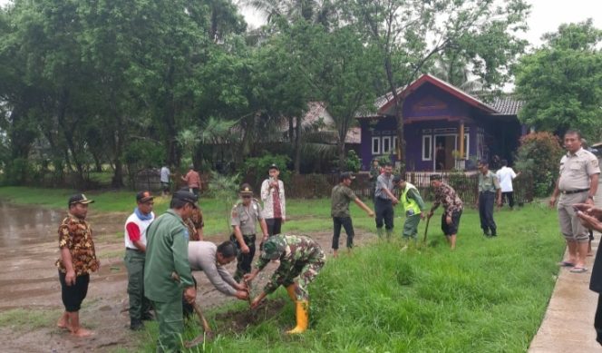 
 Polsek Tempuran Gelar Penanaman Pohon