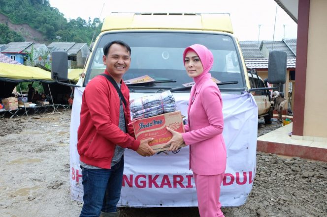
 Ketua Bhayangkari Daerah Jawa Barat Beri Bantuan Logistik Ke Harkatjaya Kab. Bogor