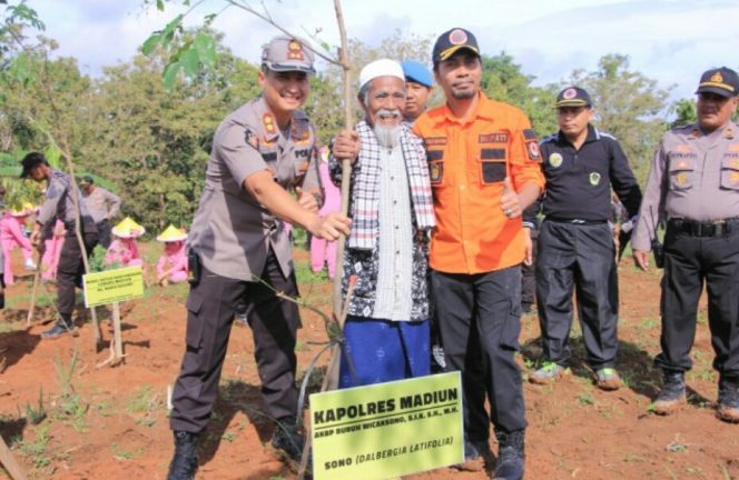 
 Forkopimda Madiun, Hijaukan Lingkungan Tanam 2000 Pohon di Lereng Gunung Wilis