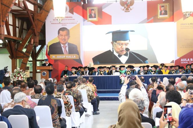 
 Kapolda Jabar Hadiri Penganugrahan Doktor Honoris Causa Kepada Bapak M. Jusuf Kalla Di Institut Teknologi Bandung