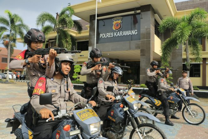 
 Personil Sat Sabhara Polres Karawang Polda Jabar Laksanakan Latihan Anti Anarkis