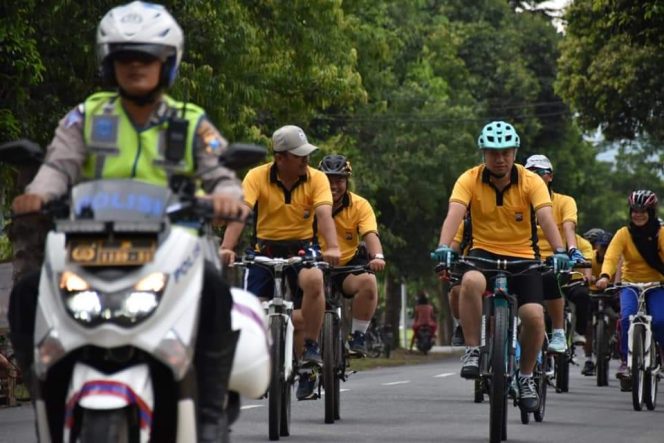 
 Gowes Bareng Bersama Anggota, Kapolres Trenggalek Olahraga dan Patroli Wilayah