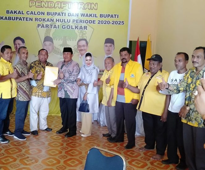 
 Balon Bupati Rokanhulu Dari Petahana Kembalikan Folmulir Pendaftaran