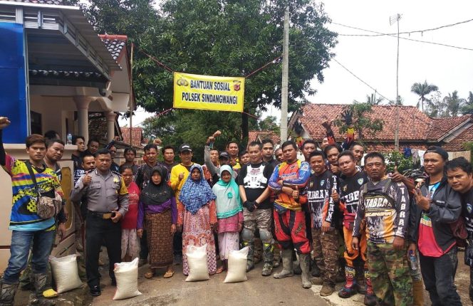 
 Komunitas Tabrax Bersama Polsek Sindangwangi Polda Jabar Bakti Sosial Kepada Warga Jompo