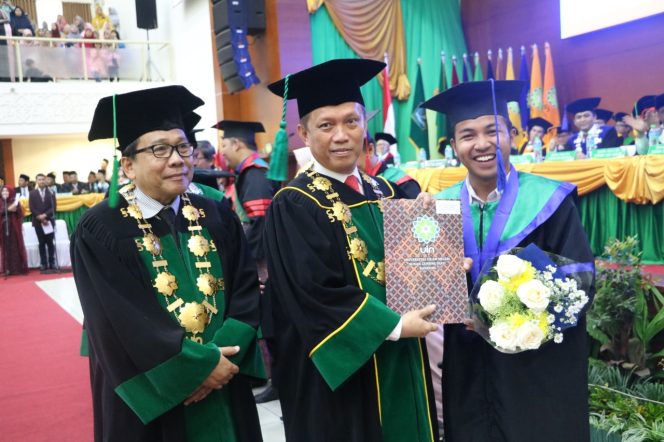 
 Staf Khusus Presiden Ajak Wisudawan UIN SGD : Jadilah Generasi Unggul Ulul Albab