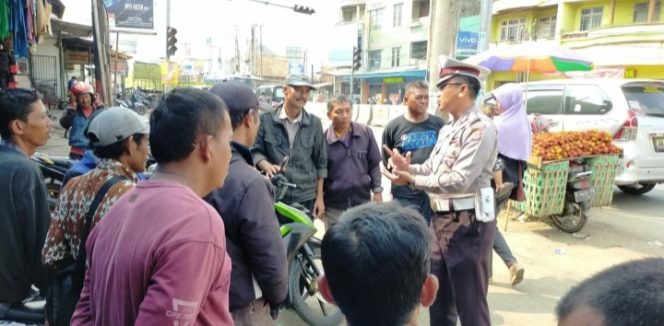 
 Binluh Kamseltibcarlantas Dilaksanakan Unit Satuan Lalu Lintas Polres Karawang Polda Jabar