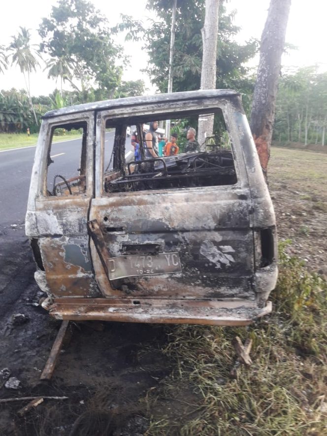 
 Jajaran Koramil 1319 Kalipucang Ikut Evakuasi Kecelakaan Lalin Di Jalan Pangandaran