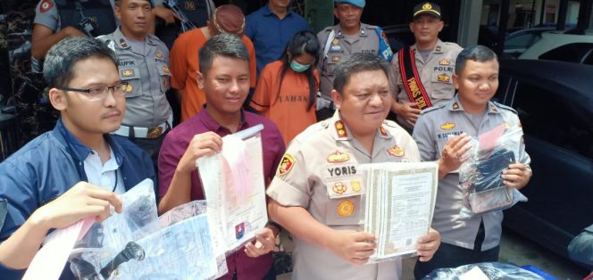 
 Polres Cimahi Polda Jabar Tangkap Pelaku Tindak Pidana Penipuan Atau Penggelapan Dengan Modus Menawarkan Lapangan Pekerjaan 
