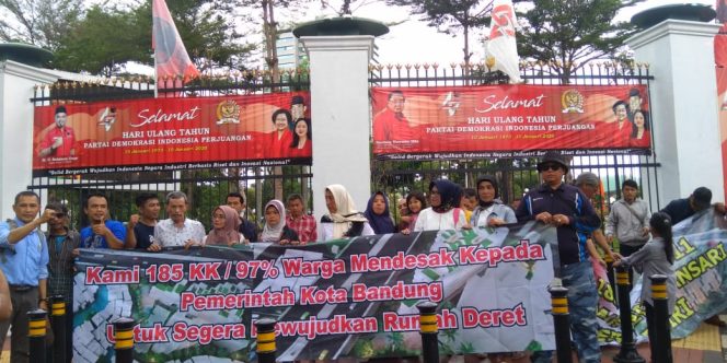 
 Perwakilan Warga Tamansari Datangi DPR RI Mendesak Pemkot Bandung Segera Realisasikan Pembangunan Rumah Deret