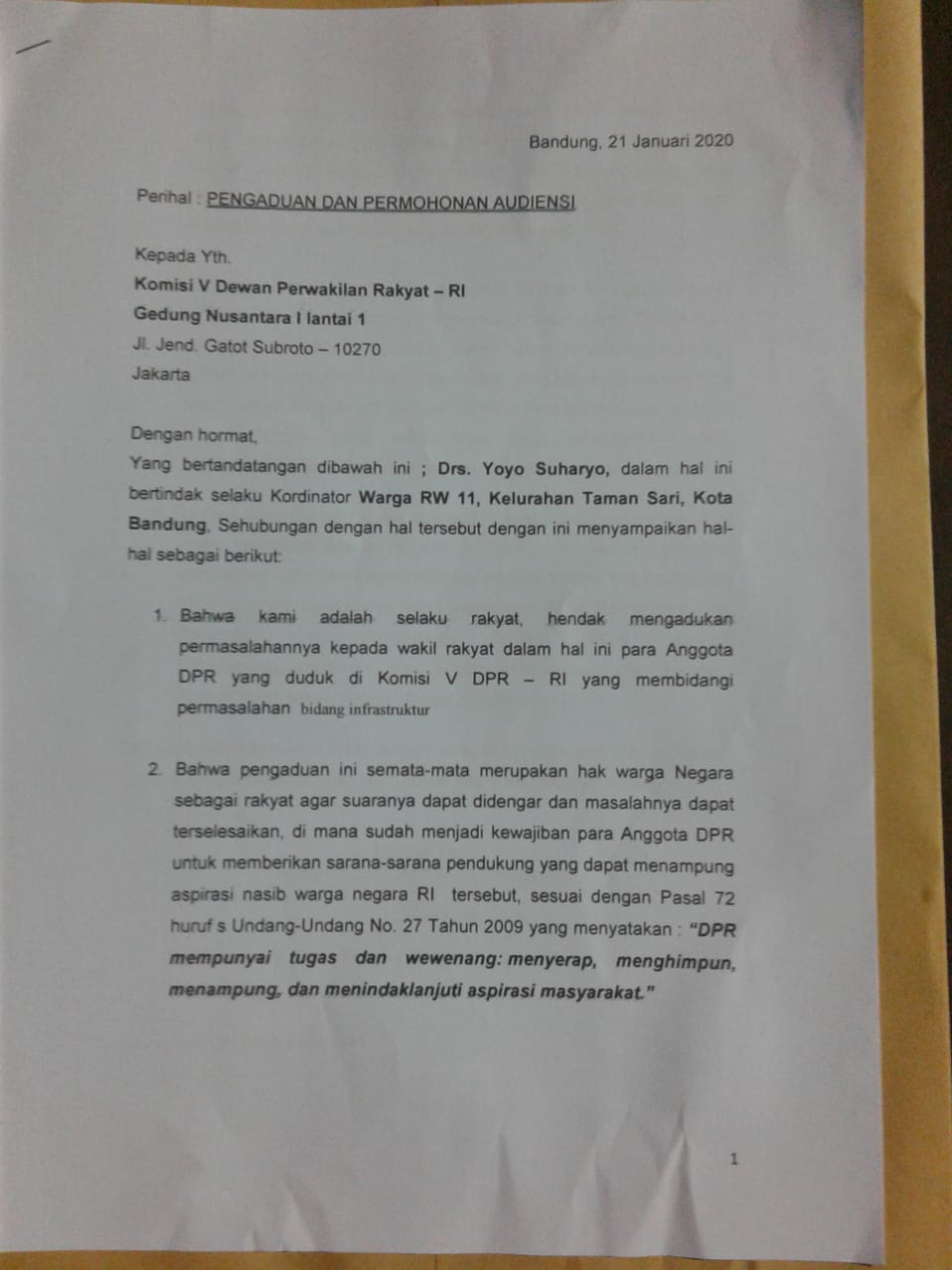 Perwakilan warga RW 11 Tamansari Bandung menyerahkan surat pengaduan dan Audiensi