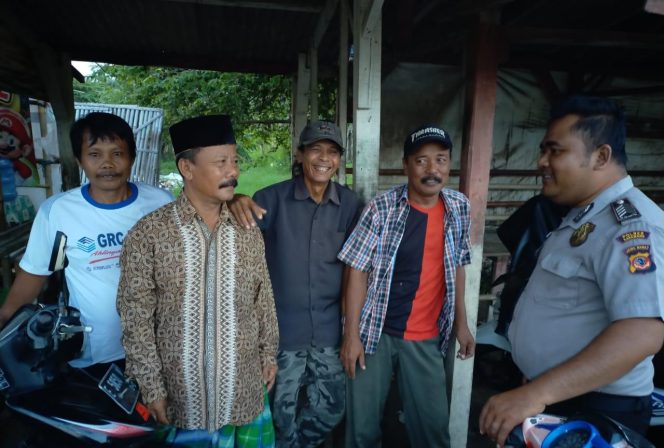 
 Bhabinkamtibmas Poksek Pedes Polres Karawang Giat Sambang Dialogis Kepada Para Tukang Ojeg