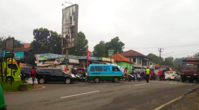 
 Oli Bekas Berceceran, Jalan Cicalengka-Nagreg Macet 4 KM