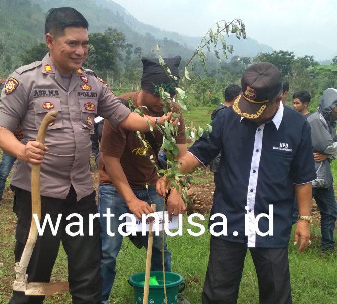 
 Rehabilitasi Lahan Dilakukan Kapolsek Dan Muspika kec Kecamatan Leles
