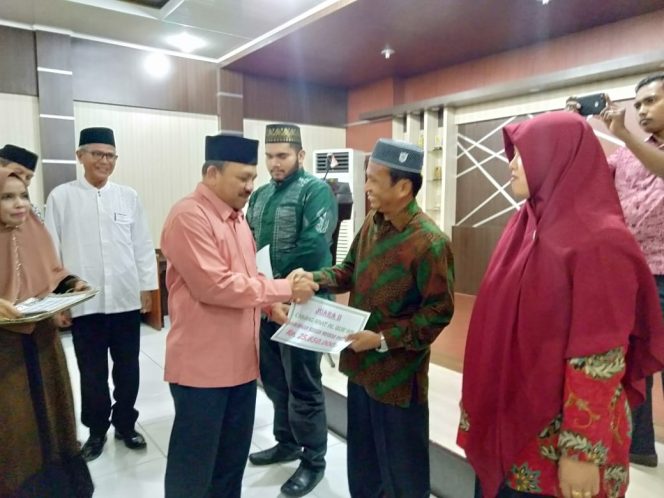 
 Wakil Walikota Serahkan Bonus Kepada Kafilah MTQ Kota Langsa
