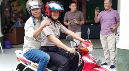 Teks : Kesederhanaan Kapolres Langsa bersama masyarakat