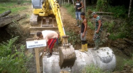 Teks: Pengerjaan gorong-gorong