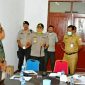 Foto: Bupati Aceh Timur, H. Hasballah HM.Thaib, SH, bersama Kapolres Aceh Timur AKBP Eko Widiantoro, S.Ik, MH, saat meninjau Posko Gugus Tugas Percepatan Penanganan Covid-19 di Kantor BPBD Aceh Timur di Idi, Senin (23/3/2020). Photo Bag. Humas & Protokol Setdakab Aceh Timur