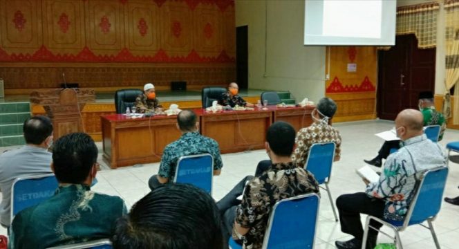 
 Teks Foto: Rapat Rutin Pemkab Aceh Tamiang, Kamis (02/04/2020).