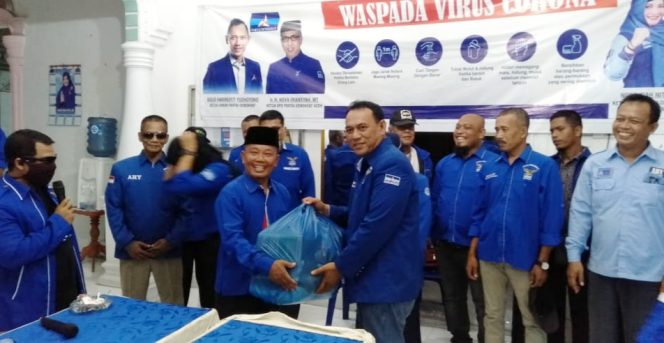 
 Peduli Dampak Covid-19, PD Aceh Tamiang Bagikan Sembako ke Sejumlah Kader