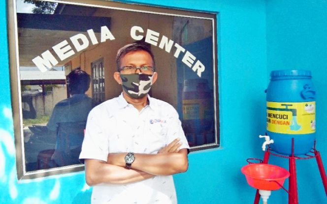 Teks: Jubir Relawan C-19 Langsa, Ray Iskandar, SE, di Sekretariat PWI Kota Langsa. Senin (27/04/2020).