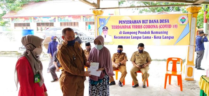 BLT DD Covid-19 Tahap Pertama Gampong Pondok Kemuning Disalurkan