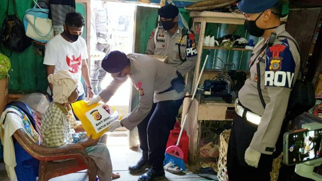 
 Bakti Brimob Aceh Salurkan Sembako ke Pulau Pusong Langsa