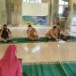 Teks Foto: Sekda Aceh Timur, H. M. Ikhsan Ahyat, S.STP, M.AP, didampingi pejabat terkait lainnya memantau pendataan Calon Penerima BLT di Gampong Keude Idi Cut, Kec. Darul Aman, Selasa (12/5/2020).