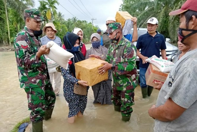 
 Kepedulian DPRK Atam dan Dandim, Kunjungi Sejumlah Desa yang Terendam Banjir
