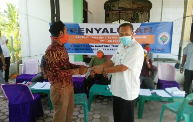 
 Sebanyak 100 KK Warga Gampong Kemuning Terima BLT DD