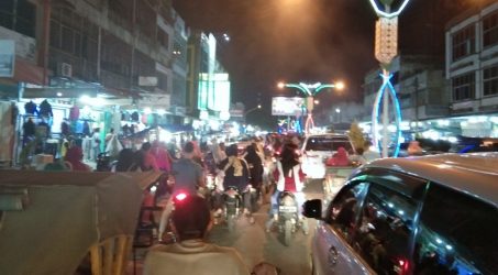 Teks: Jln Teuku Umar sekira Pukul 21.30 Wib. Sabtu malam (23/05/2020).