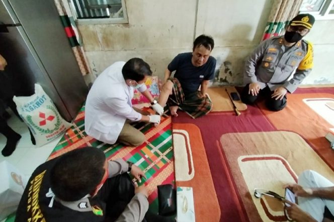 Sambut Hari Bhayangkara, Kapolres Simeulue Santuni Personil Sakit