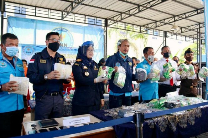 
 Bea Cukai dan BNN Berhasil Gagalkan Penyelundupan 37 Bungkus Sabu Dalam Kemasan Teh Cina
