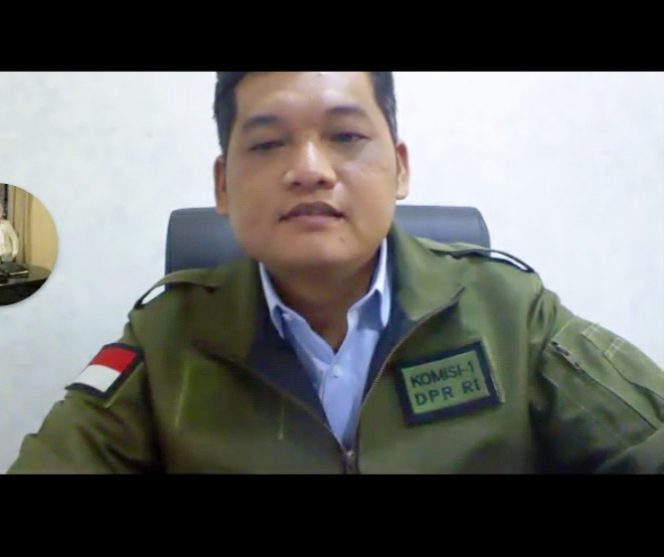 Foto : Anggota DPR RI, Ilham Pangestu saat memberikan materi pada Seminar Daring Pemanfaatan Internet sebagai media penyebaran informasi dalam upaya melindungi diri dari bencana Pandemi Covid-19.