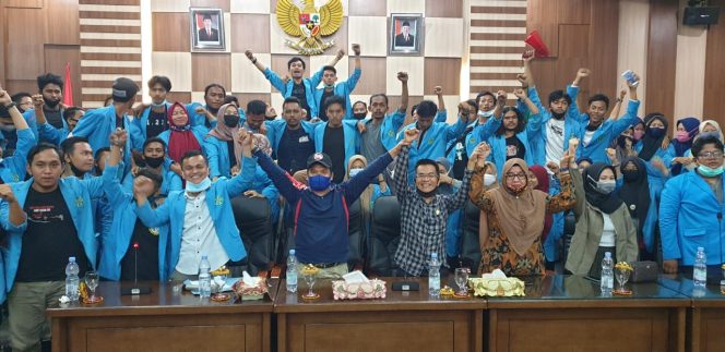 
 Di Hari ke 2, KBM Unsam Berhasil Duduki Ruang Paripurna DPRK Langsa