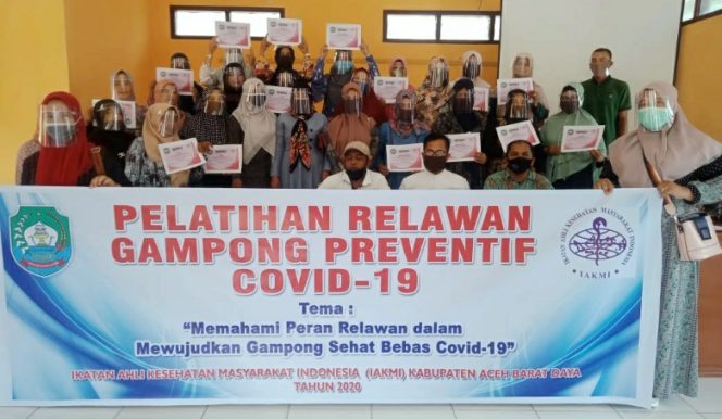 
 IAKMI Abdya dan Pemerintah Gampong Ujung Tanoh Latih Relawan C-19 Se Kecamatan Setia