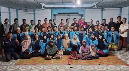 Teks : Mengabadikan dokumentasi Lokakarya bersama tokoh masyarakat setempat di Mushola Desa Jering, Kecamatan Serba Jadi, Atim.