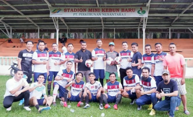 
 Aktif Dukung Sepak Bola di Langsa, Borgol FC Kembali Sumbang Bola ke SSB Sawit Prima PTPN I