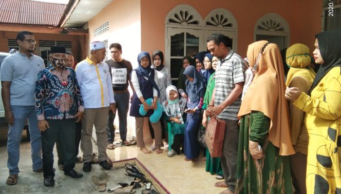 
 H Muzakkir Lepas Wulan Tri Desiyanti Operasi Kangker Karsinoma ke RSUZA Banda Aceh