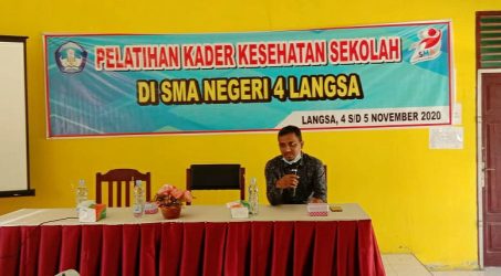 Kepala SMAN 4 Langsa, Salamuddin Usman, SPd saat membuka acara.