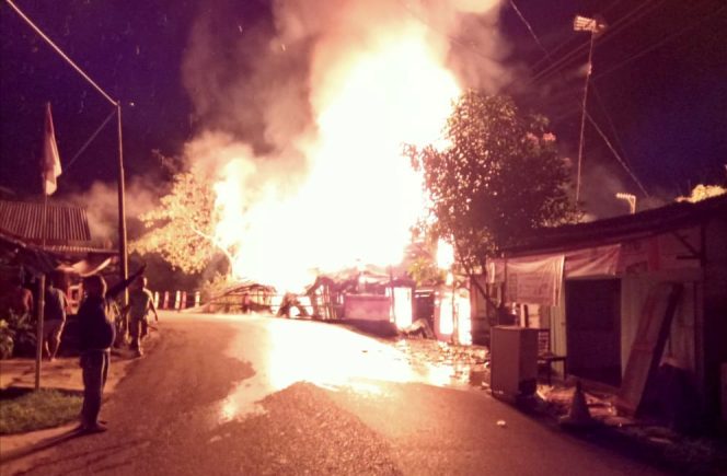 
 4 Rumah di Belakang RSUD Langsa Ludes Dilahap si Jago Merah