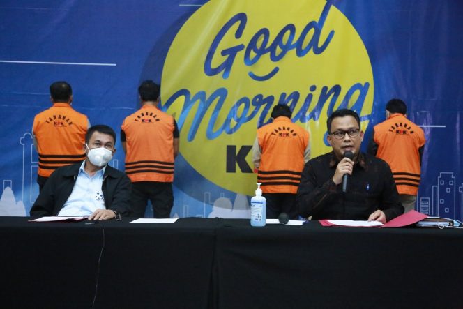 
 Duagaan Suap Perizinan Tambak, Usaha dan Pengelolaan Perikanan KPK Amankan 17 Orang Tersangka