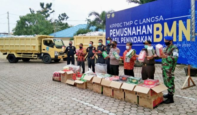 
 Bea Cukai Kuala Langsa Musnahkan 1.535 Karton Makanan Ilegal