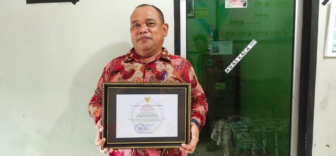 
 Salurkan BLT DD Tepat Waktu, Gampong Pondok Kemuning Terima Penghargaan dari Menteri Desa PDT dan Transmigrasi RI