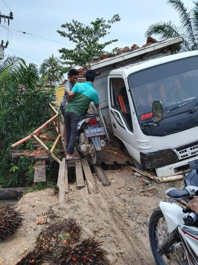 
 Akses Warga Terganggu Akibat Jembatan Rusak di Julok