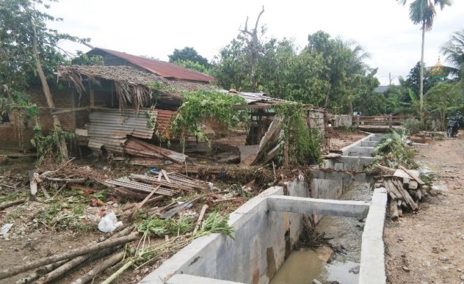 
 Banjir Bandang Rusak Puluhan Rumah Warga dan Fasilitas Dayah di Gampong Lengkong